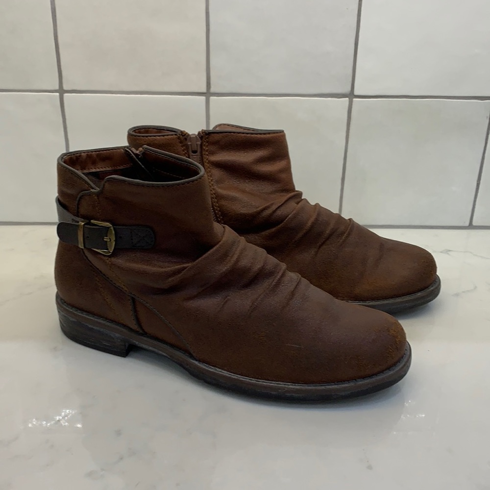 {Baretraps}Sz 7 Brush Brown Callahan Booties